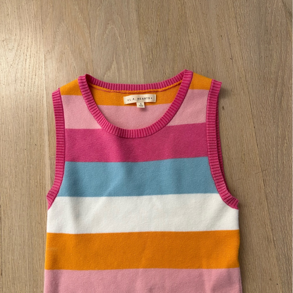 LA Hearts top